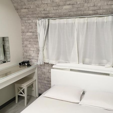 Hyu House Hotel Tokyo Bagian luar foto