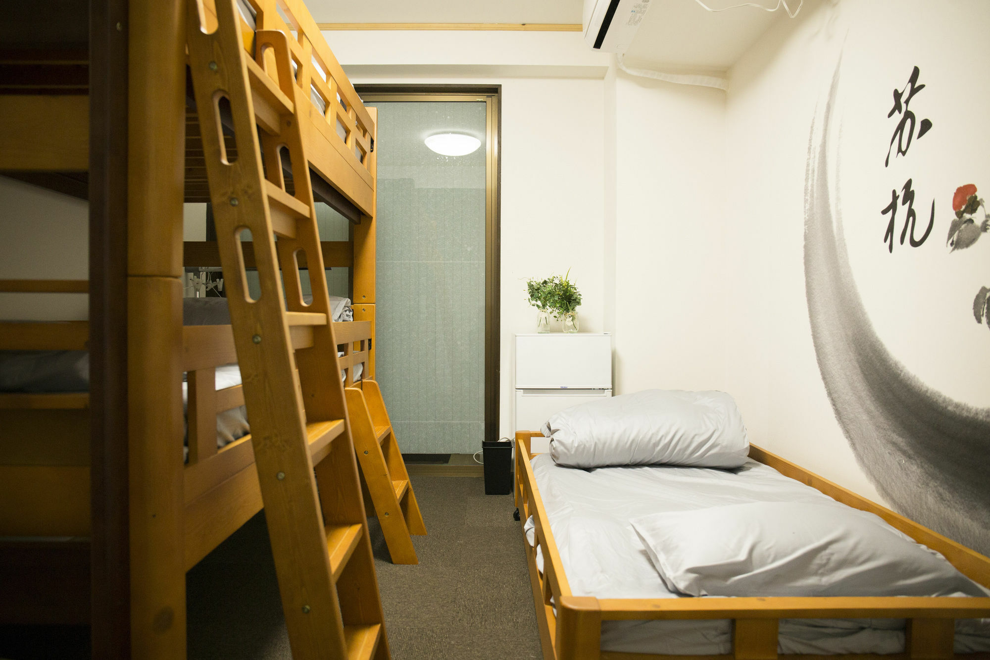 Hyu House Hotel Tokyo Bagian luar foto