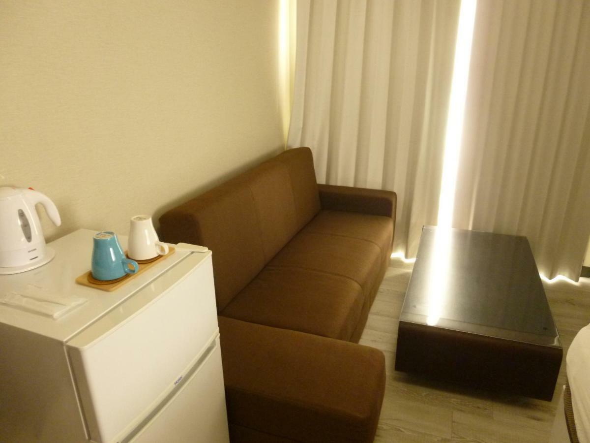 Hyu House Hotel Tokyo Bagian luar foto
